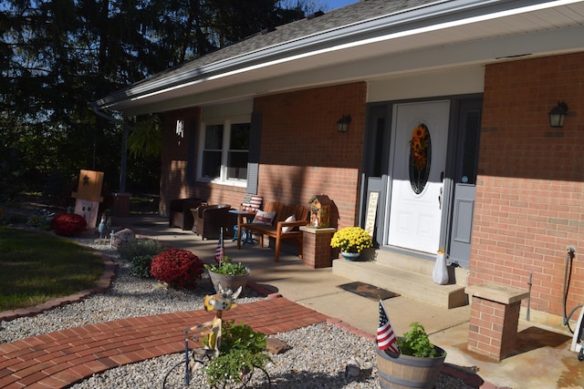 entrance to property featuring a porch