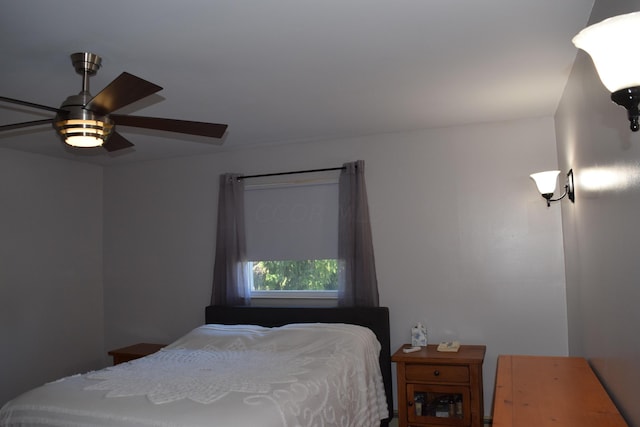 bedroom with ceiling fan