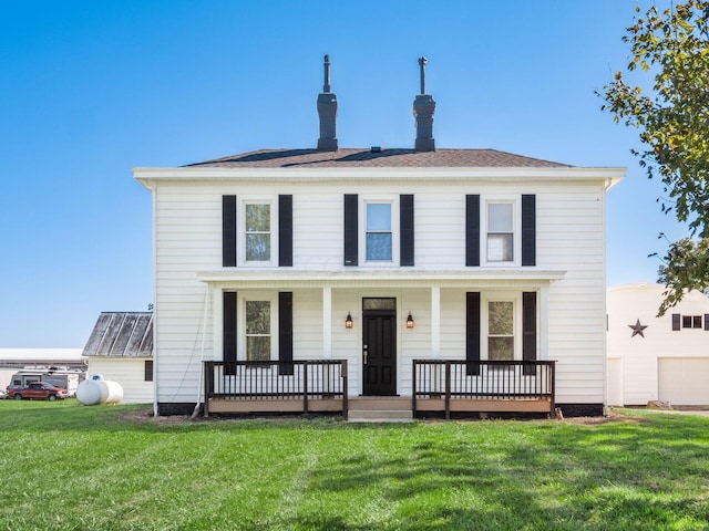 view of front of house with a front lawn