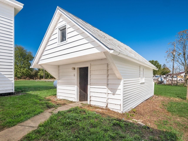 view of outdoor structure with a yard