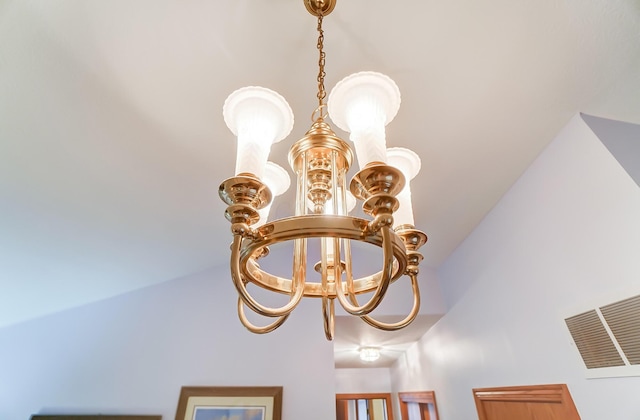 room details featuring a chandelier