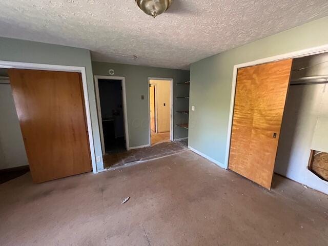 unfurnished bedroom featuring a closet and a textured ceiling