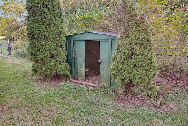 view of outdoor structure with a yard