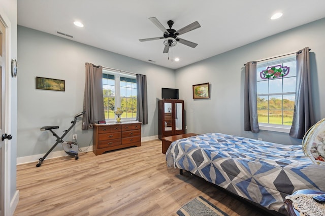 bedroom featuring light hardwood / wood-style floors and ceiling fan