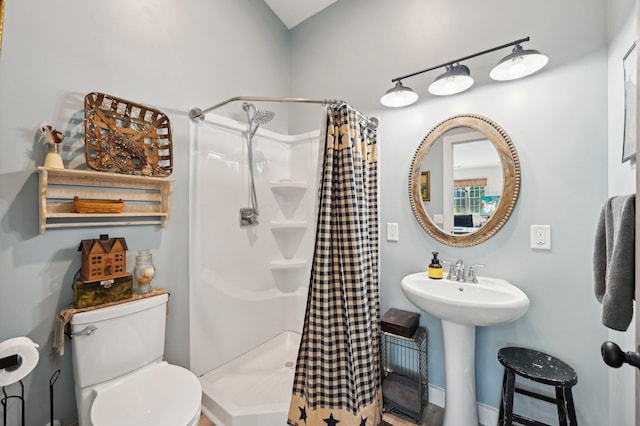 bathroom with a shower with curtain, sink, and toilet