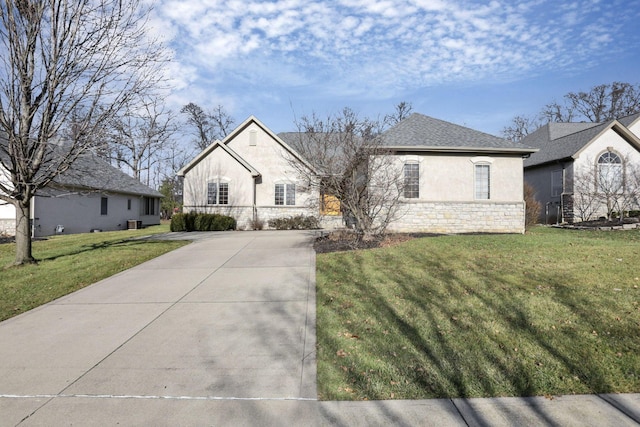 single story home with a front lawn