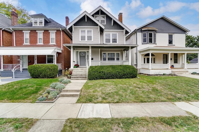 view of front of house featuring covered porch and a front yard