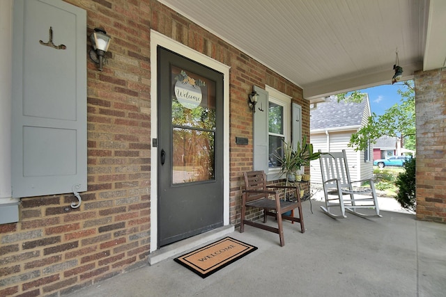 property entrance featuring covered porch