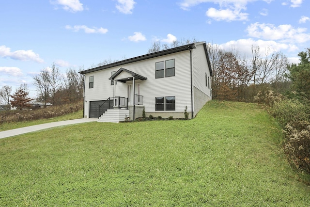 view of front of home featuring a front lawn