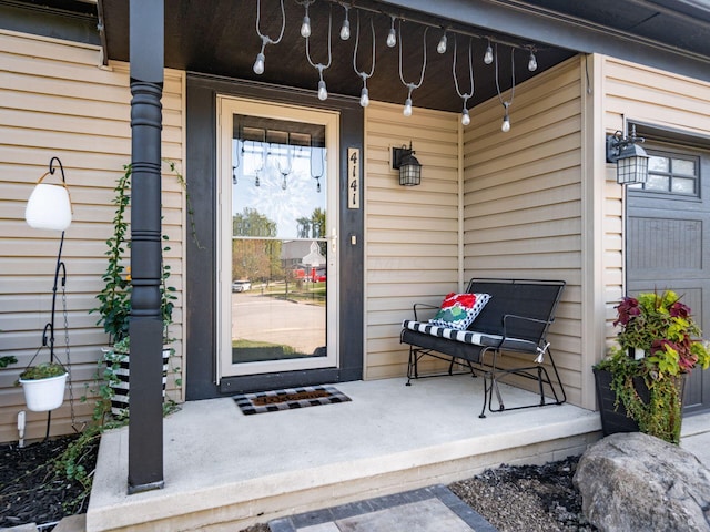 property entrance featuring covered porch