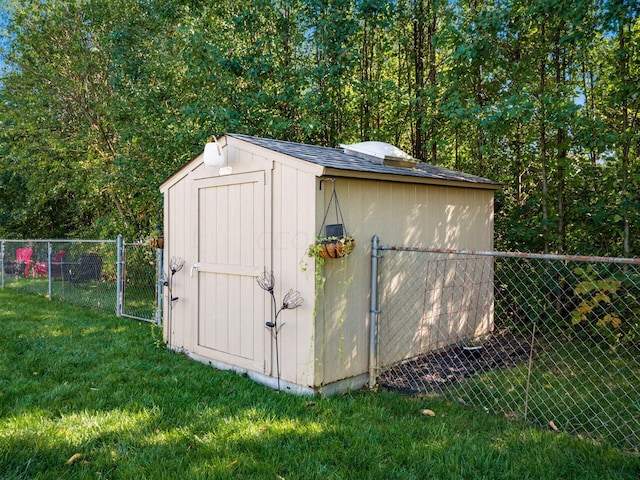 view of outdoor structure with a yard