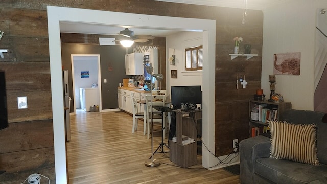 interior space featuring light hardwood / wood-style floors, ceiling fan, and crown molding