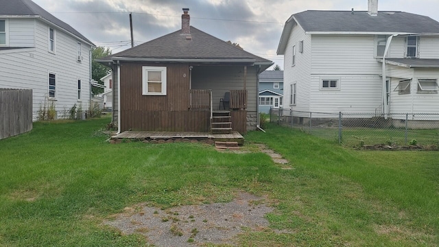 back of house featuring a lawn