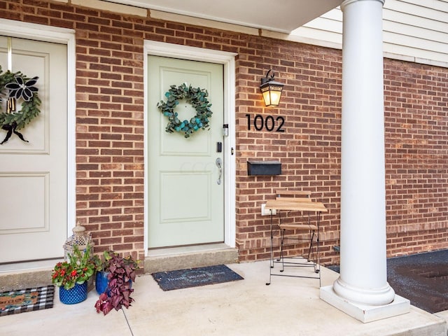 entrance to property featuring a porch