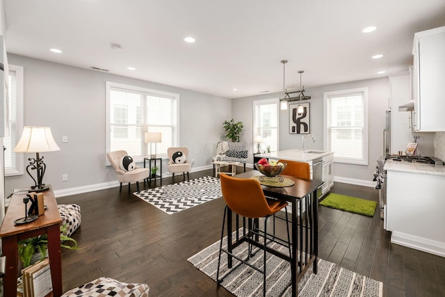 1002 Ewing Aly, Columbus, OH 43201 - dining space featuring dark wood-style floors, baseboards, and recessed lighting