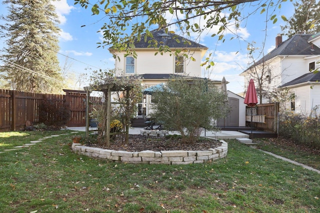 view of yard with a shed