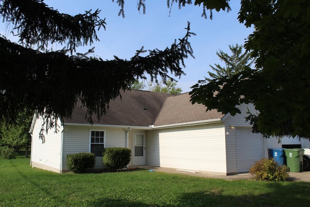 view of front facade with a garage and a front lawn