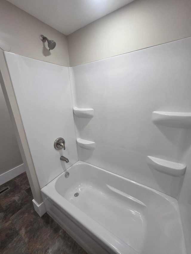 1214 W Mulberry St, Lancaster, OH 43130 - full bath featuring  shower combination and baseboards