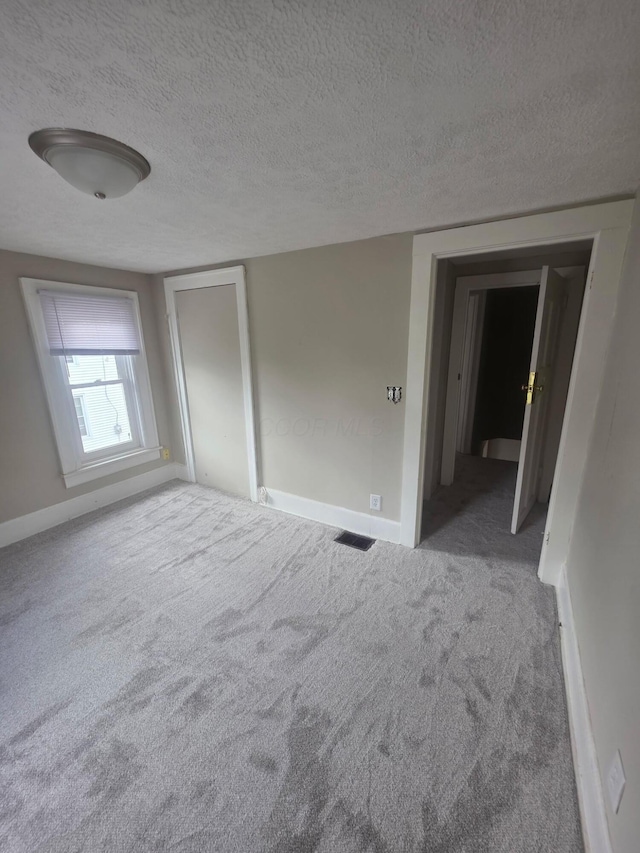 1214 W Mulberry St, Lancaster, OH 43130 - unfurnished bedroom with carpet flooring, a textured ceiling, and a closet