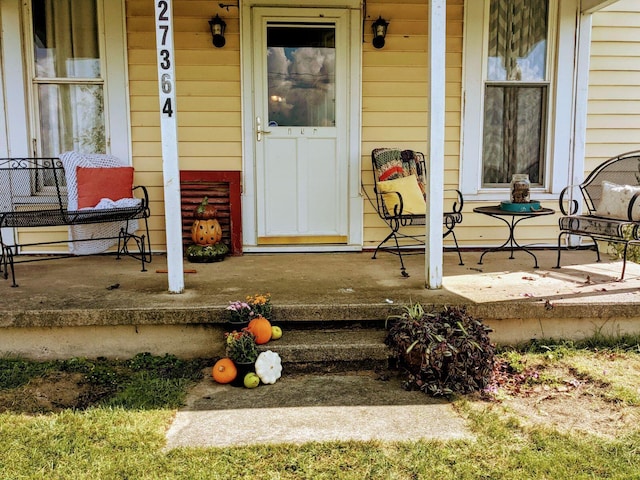 property entrance with covered porch