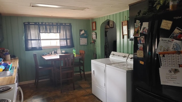 laundry area featuring washer and clothes dryer and sink