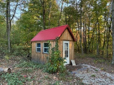 view of outbuilding