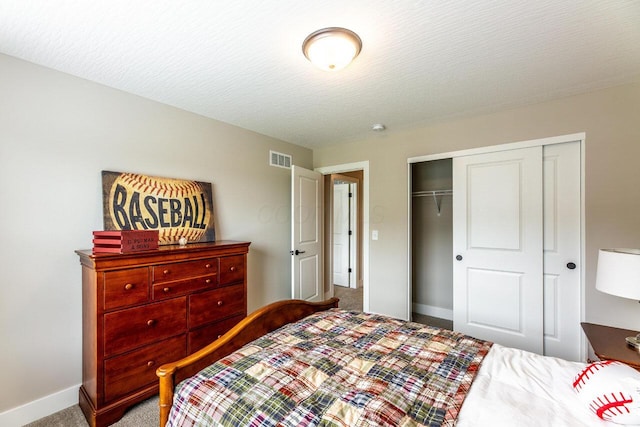 bedroom featuring a closet, carpet, and a textured ceiling