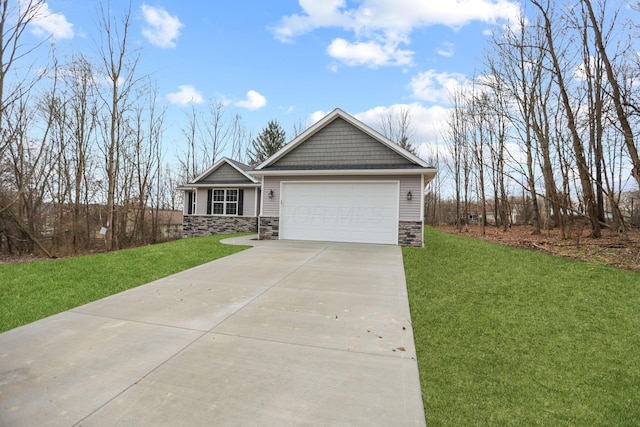 view of front of property featuring a front yard and a garage