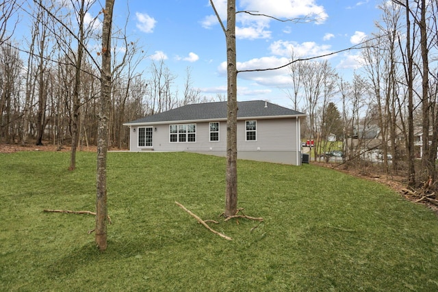 back of house featuring a lawn