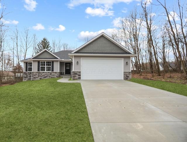 view of front of property featuring a front lawn and a garage