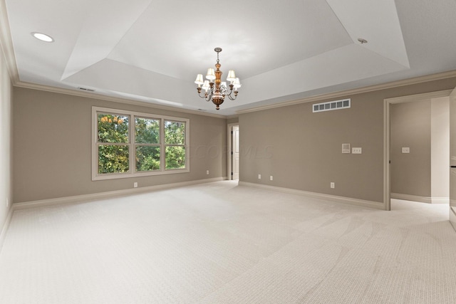 carpeted empty room with a raised ceiling, crown molding, and an inviting chandelier