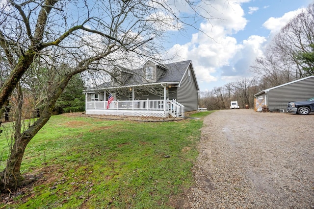 view of front of property featuring a porch and a front yard