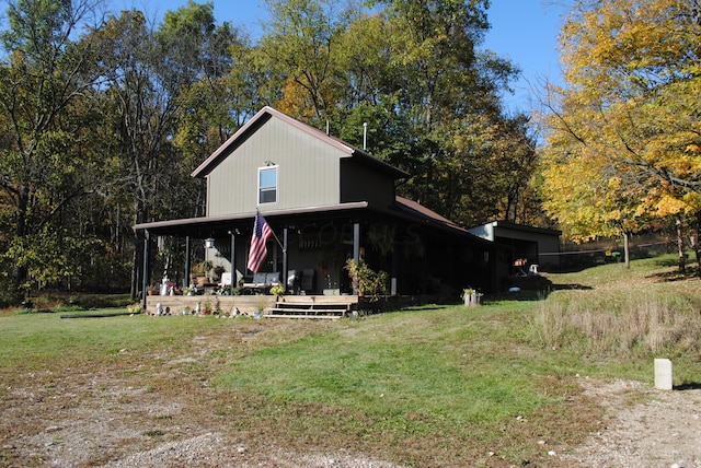 view of front of house featuring covered porch and a front yard