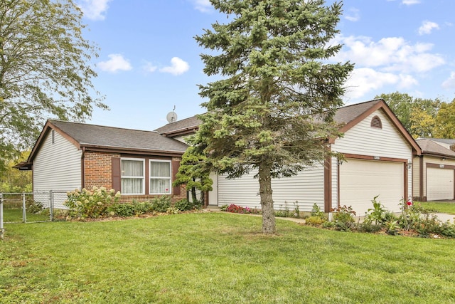 view of front of house featuring a front lawn and a garage