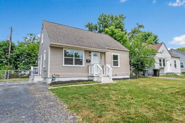 view of front of house featuring a front lawn