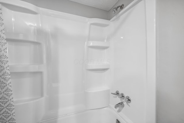 room details with shower / tub combination