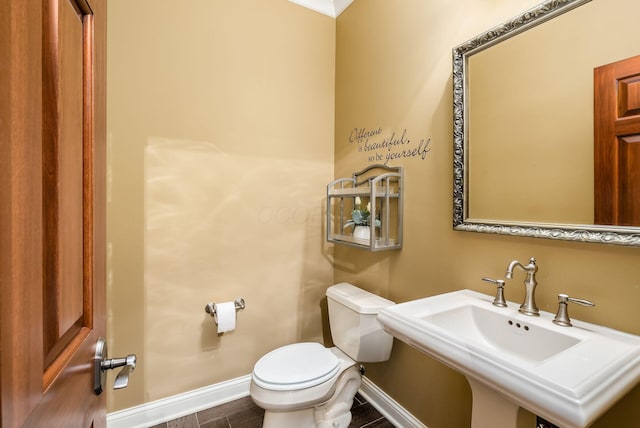 bathroom featuring toilet and sink