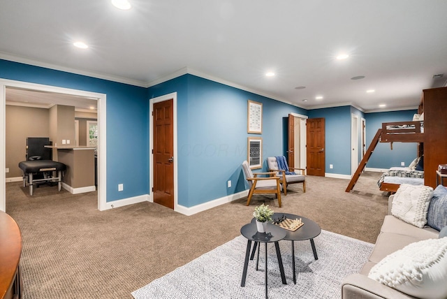 living room featuring crown molding and carpet