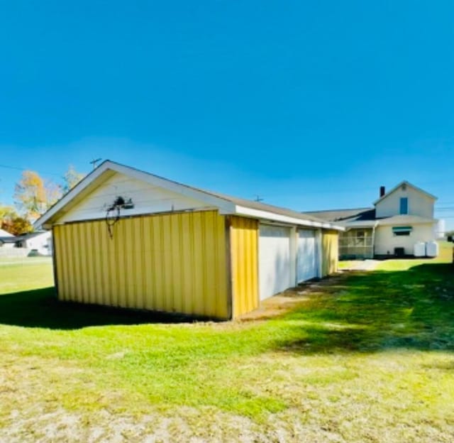 exterior space featuring a yard