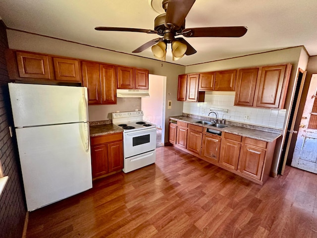 kitchen featuring white appliances, sink, ceiling fan, tasteful backsplash, and dark hardwood / wood-style flooring