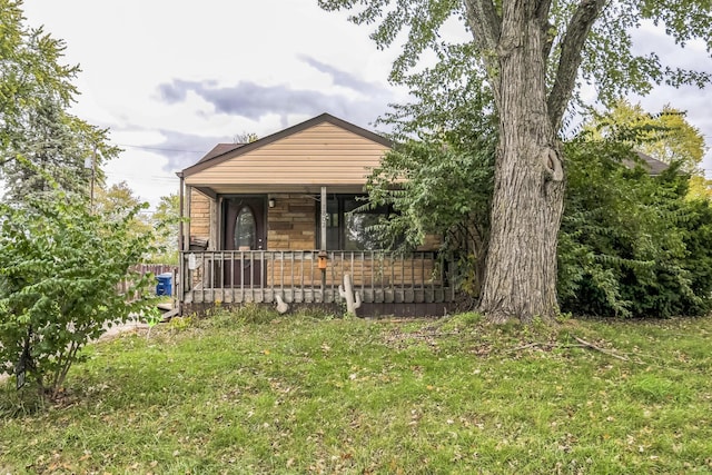 view of front of house with covered porch and a front yard