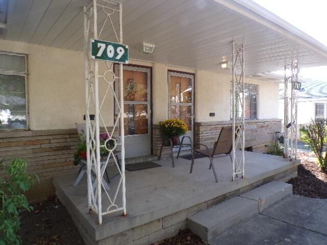 property entrance with stucco siding