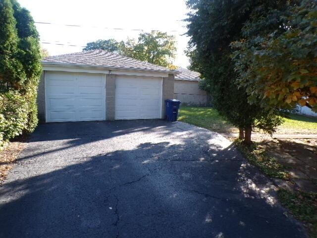 view of detached garage