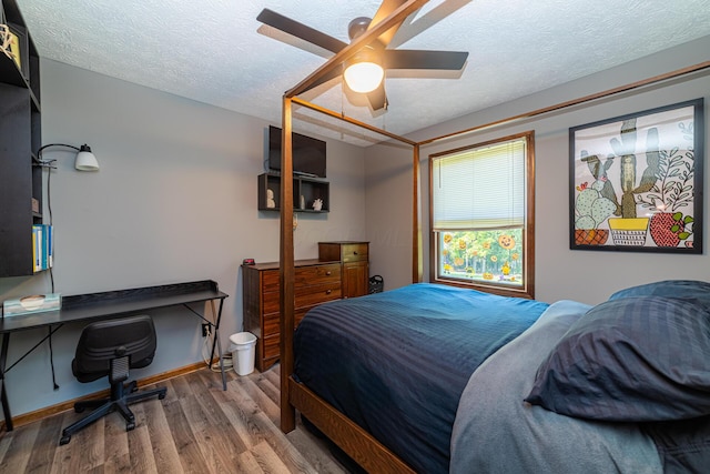 bedroom featuring a textured ceiling, ceiling fan, and hardwood / wood-style floors