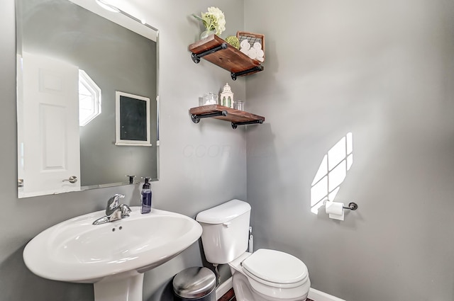 bathroom featuring toilet and sink