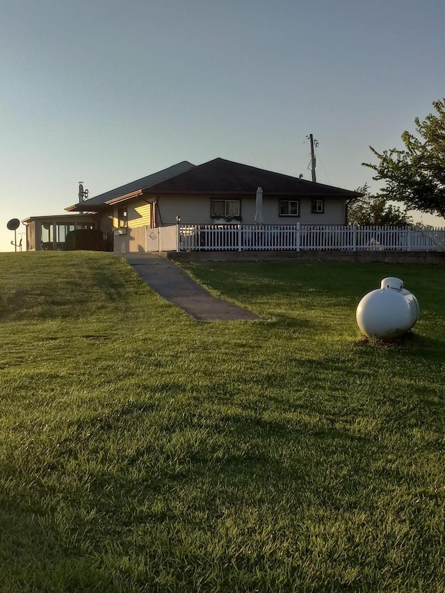 view of front of property with a front yard