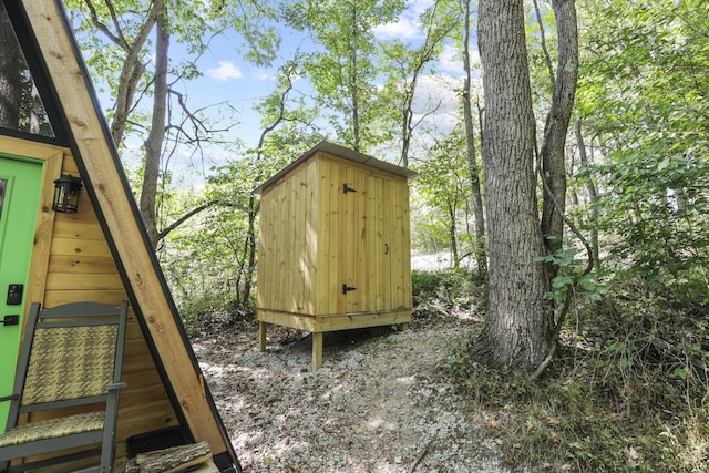 view of outbuilding