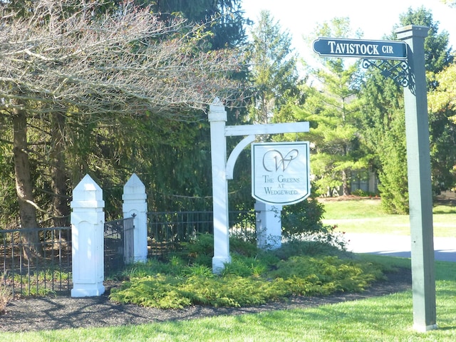 view of community / neighborhood sign