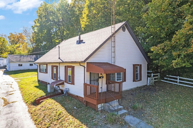 bungalow-style house featuring a front lawn