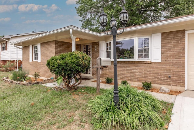 exterior space featuring a front yard